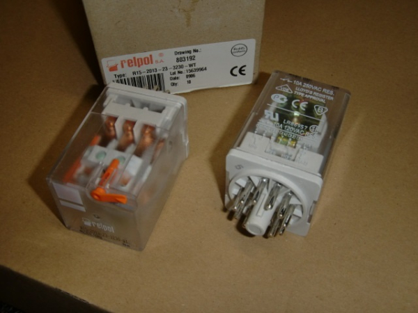 R 15 201 323 230 WT Industrie-Steckrelais R15 230VAC 3W